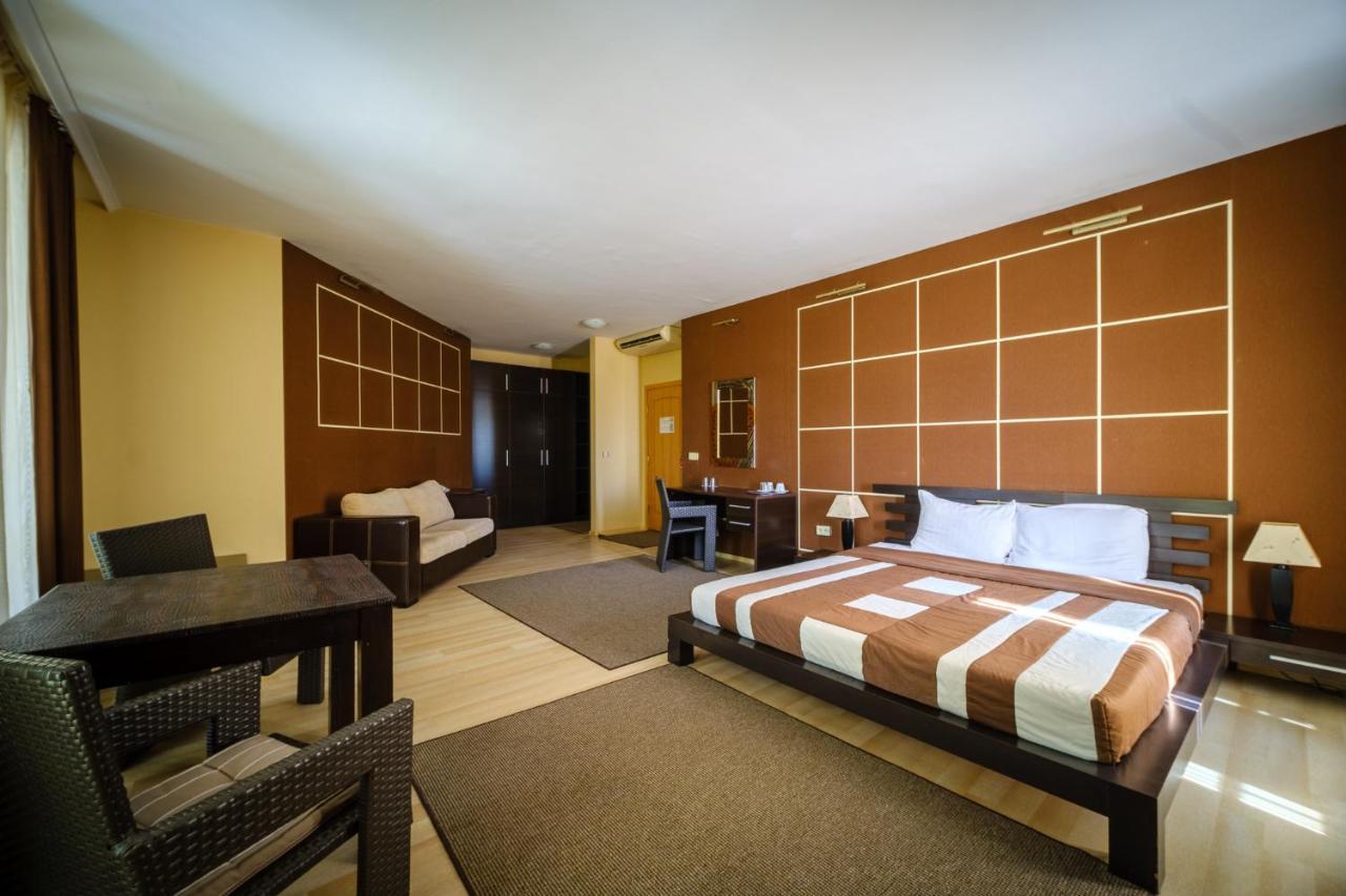 Family Hotel Classic فارنا المظهر الخارجي الصورة